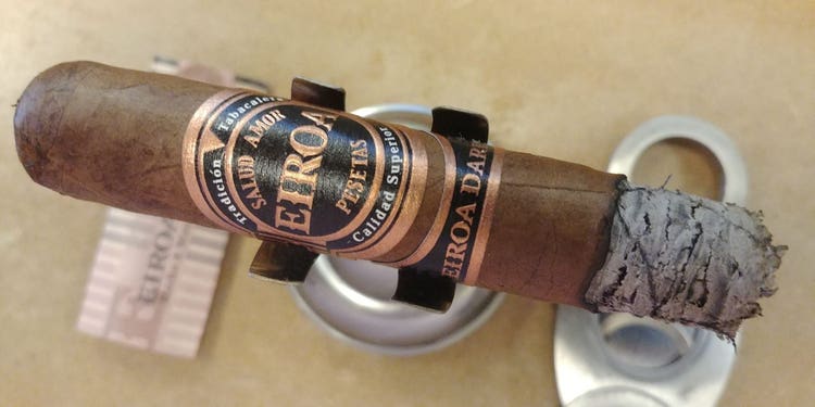 CLE Cigars Guide CLE Eiroa Dark cigar review by John Pullo