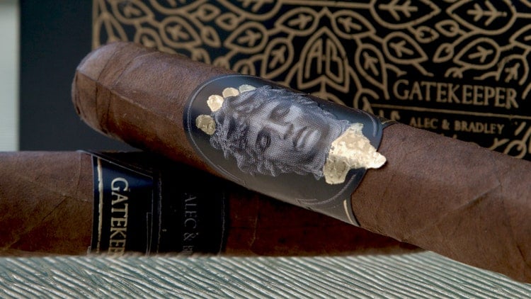 #nowsmoking May 20 2020 Alec Bradley Gatekeeper cigar review Robusto close up