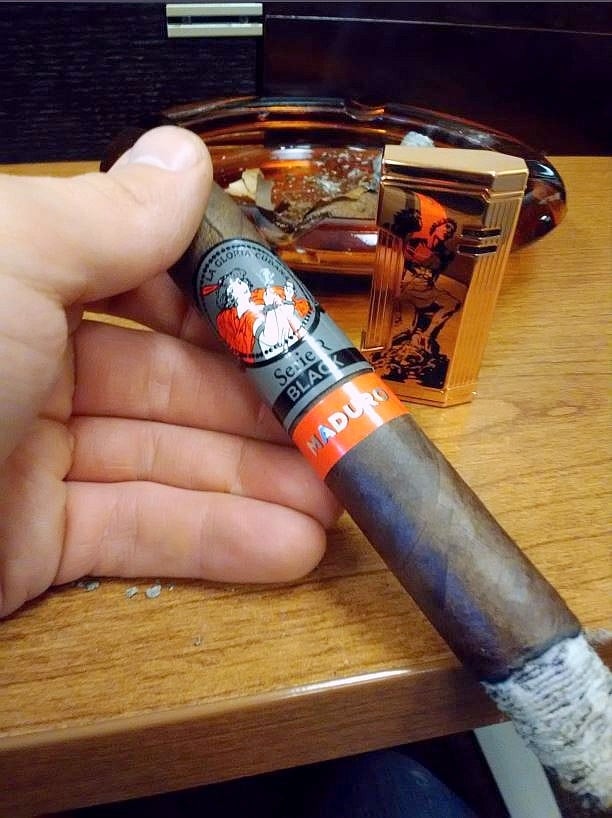 La Gloria Cubana Serie R. Black Maduro Cigar