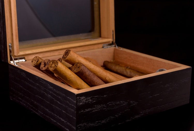 cigar advisor best glass top humidor guide - cigars sitting inside a glass top humidor