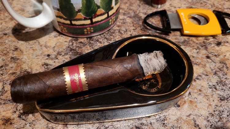 DT&T Saka Mi Querida Triqui Traca 648 cigar review by Gary Korb