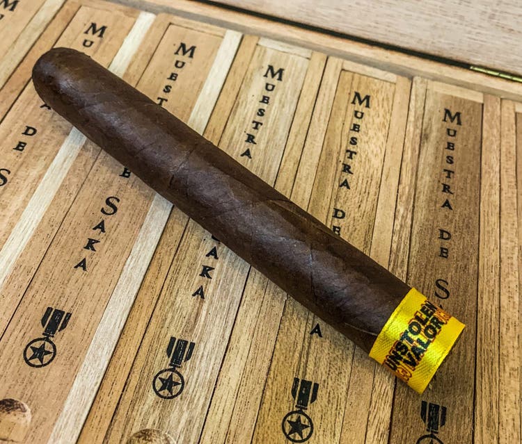 DT&T Saka Muestra de Saka Unstolen Valor cigar review by Jared Gulick