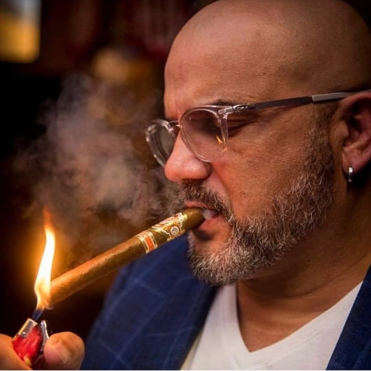 Espinosa Cigars Guide 601 cigars Erik Espinosa smoking Laranja cigars