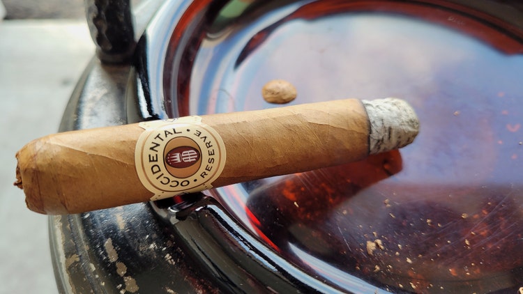 Alec Bradley Occidental Reserve Connecticut Robusto cigar review by Gary Korb