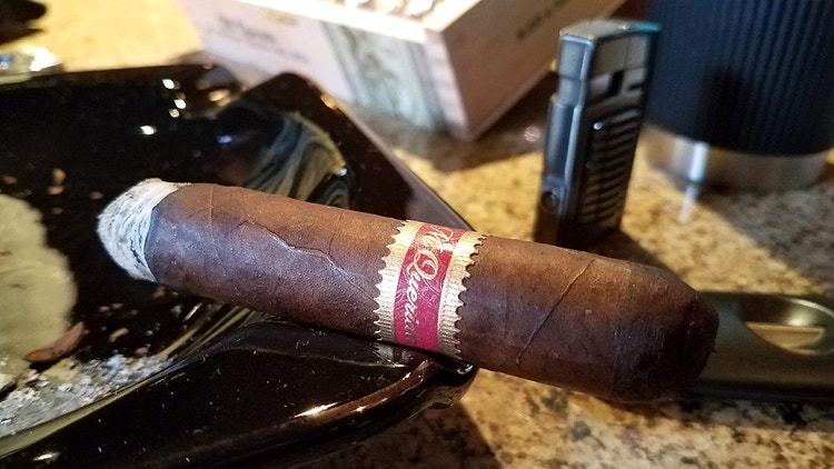 #nowsmoking Mi Querida Triqui Traca cigar review close up smoking cigar