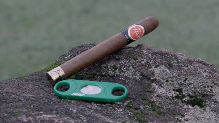 #nowsmoking cigar advisor review hvc serie a exclusivo toro with cutter on stone