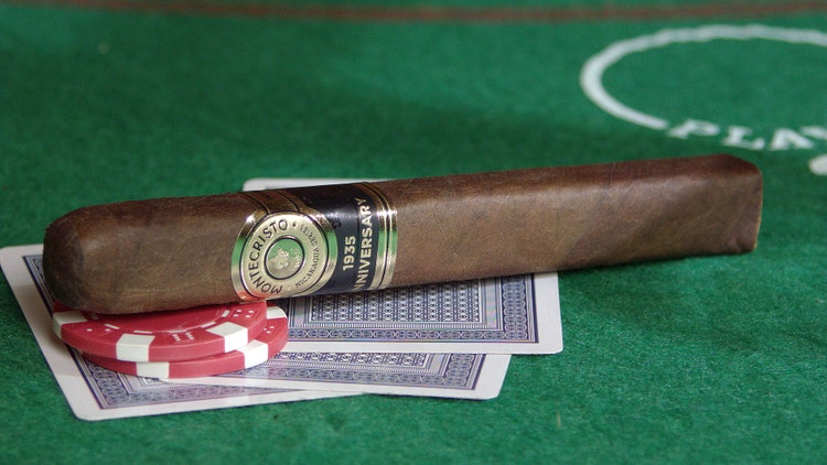 Montecristo 1935 Anniversary box pressed cigar