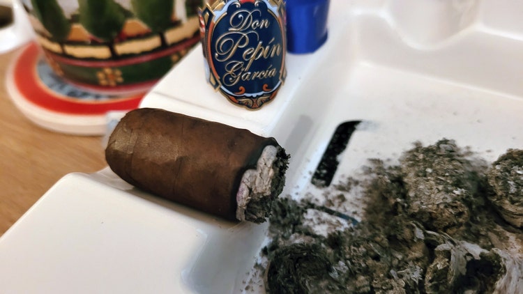 Don Pepin Garcia Blue cigar review - nub