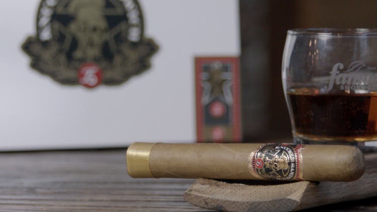 cigar advisor #nowsmoking cigar review video espinosa & guy fieri knuckle sandwich connecticut - setup shot of cigar with rocks glass and box in background