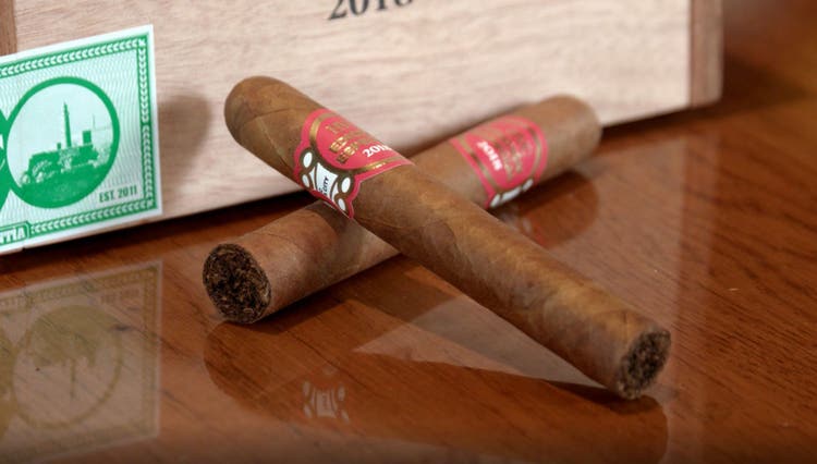 HVC edicion Especial 2018 cigar review corona at Famous Smoke Shop