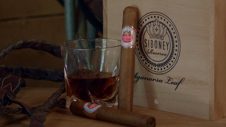 Ultimate Cigar and Bourbon Pairing Pinhook Vertical Series Siboney Reserve cigar and bourbon