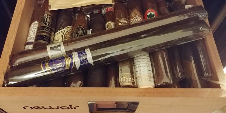 Newair 250 cigar wineador review - capacity to fit big cigars