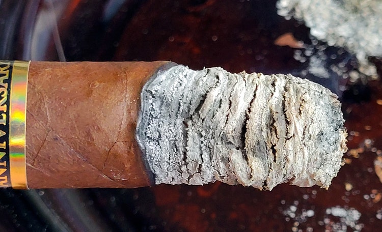 Perdomo Reserve 10th Anniversary Sun Grown cigar ash length color