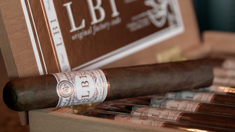 #nowsmoking Rocky Patel LB1 cigar review inside of box