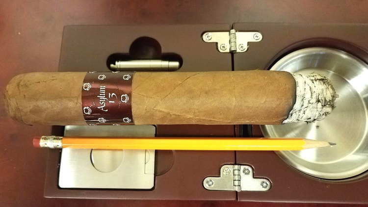 Asylum cigars guide Asylum 13 Corojo Cigar Review by Gary Korb