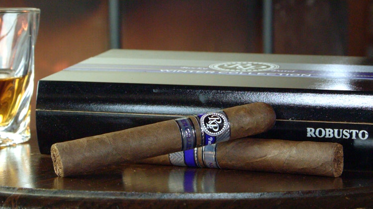 Rocky Patel Winter Collection Robusto box and cigars