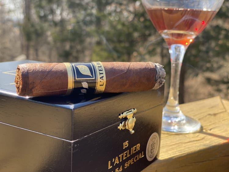 L'Atelier Lat54 Selection Speciale cigar pairing with wine