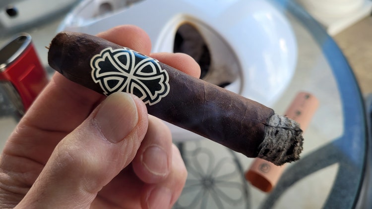 DT&T Saka Sin Compromiso cigar review by Gary Korb