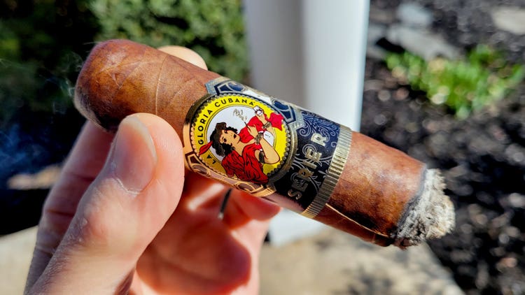 cigar advisor #nowsmoking cigar review of la gloria cubana serie r no. 8 (7" x 70) - act2