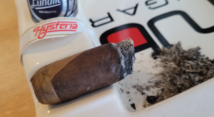 Aganorsa Leaf JFR Lunatic Hysteria cigar review nub of the cigar