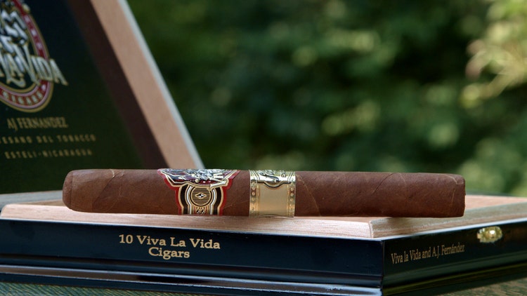 #nowsmoking aj fernandez viva la vida single cigar and box