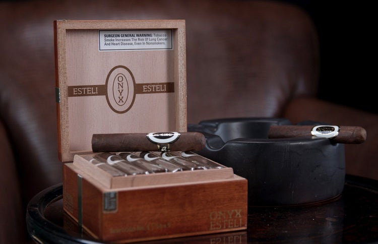 #nowsmoking Onyx Esteli cigar review box of cigars and ashtray