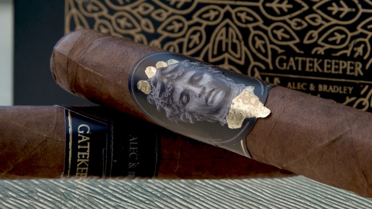 #nowsmoking May 20 2020 Alec Bradley Gatekeeper cigar review Robusto close up