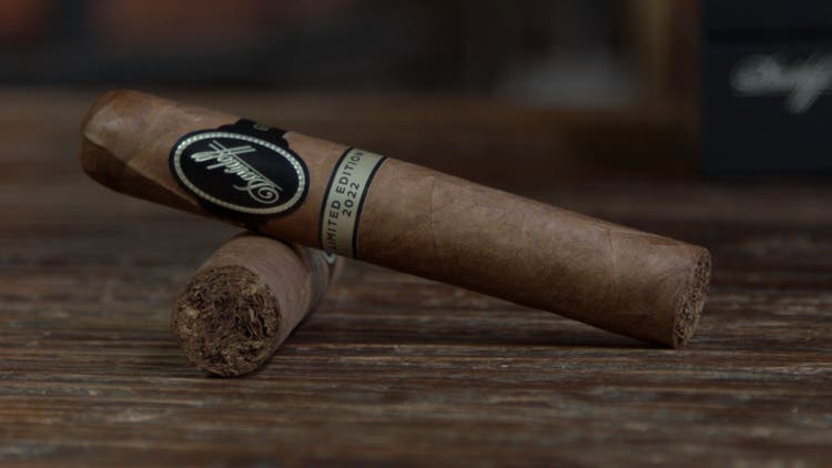 cigar advisor #nowsmoking cigar review davidoff limited edition 2022 - set up shot of the cigars leaning against one another