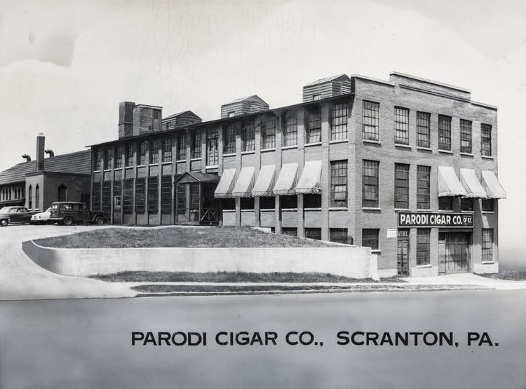 Making an American Cigar Tour of the Avanti Cigar Factory where are Parodi cigars made Avanti Factory in Scranton PA