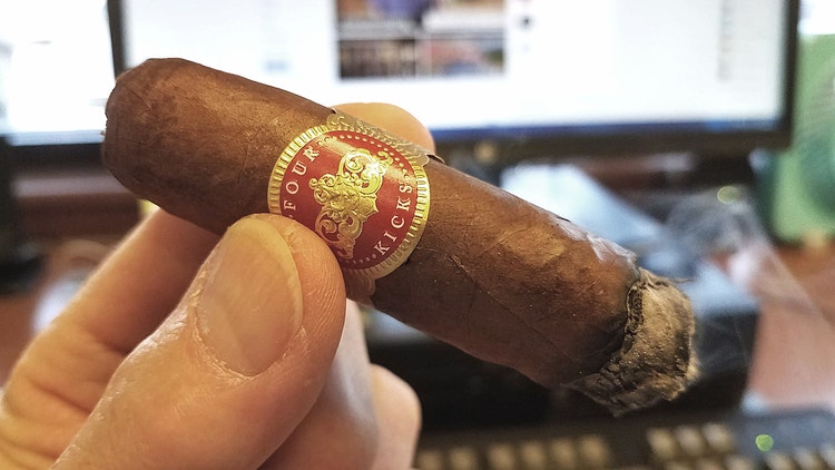 crowned heads cigars guide crowned heads four kicks cigar review by Gary Korb