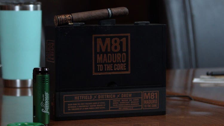 cigar advisor #nowsmoking cigar review drew estate blackened m81 - setup shot of cgar on its box