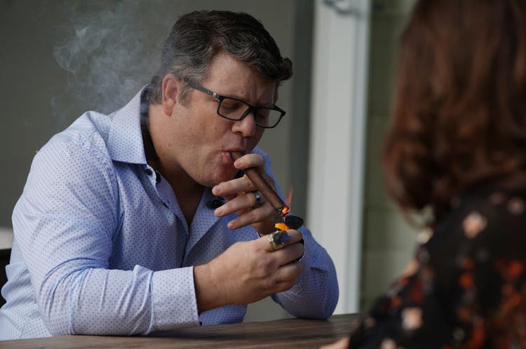 cigar advisor news – cigar maker turned filmmaker marvin samel begins national tour for imordecai movie – release – photo of sean astin as marvin smoking a cigar