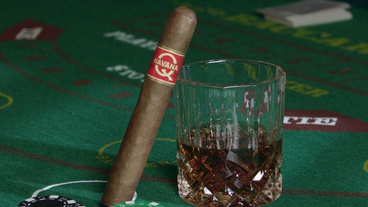 pairing cheap cigars and drinks like quorum havana Q