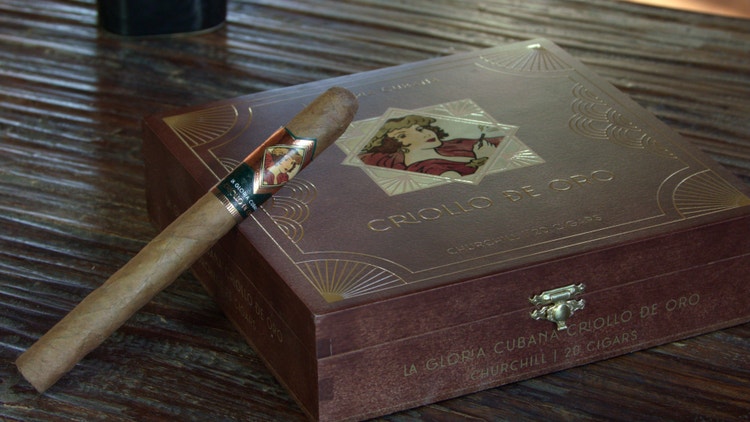 cigar advisor #nowsmoking cigar review la gloria cubana criollo de oro churchill setup shot 2
