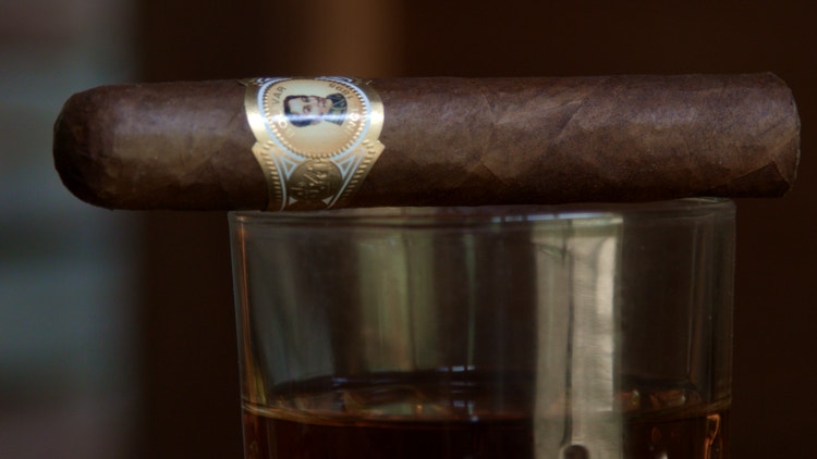 Bolivar Cofradia single cigar and drink pairing