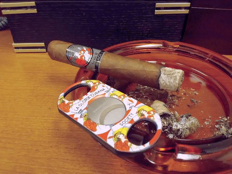 La Gloria Cubana Serie R Black Cigar