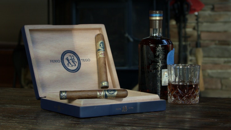 cigar advisor #nowsmoking cigar review - ferio tego generoso setup 2, cigars in box with whiskey in the background
