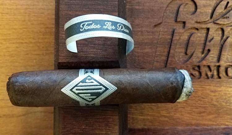 nowsmoking Todos Las Dias toro cigar review by Gary Korb
