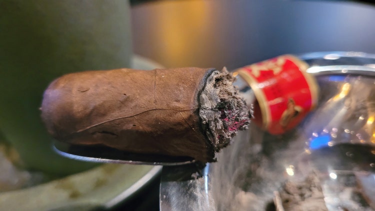 quorum cigar Havana Q smoke to the nub