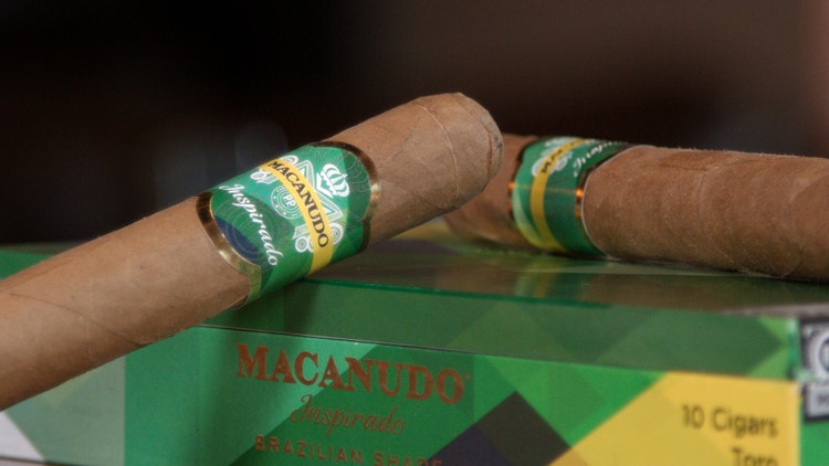 Close up view of Macanudo Inspirado Brazilian Shade cigar band
