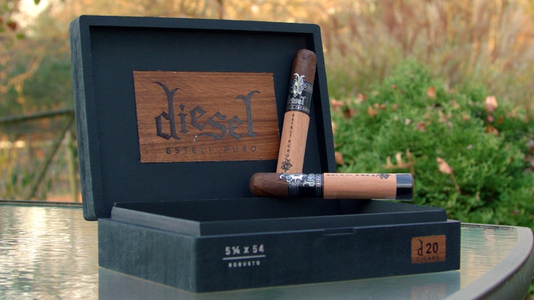 Diesel Esteli Puro Robusto cigar review closeup of cigar and box