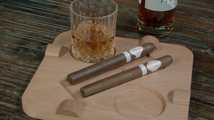 cigar advisor nowsmoking cigar review davidoff chefs edition 2021 cigars on box lid with bourbion glass