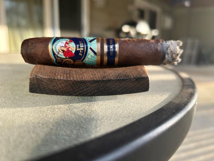 cigar advisor #nowsmoking cigar review la gloria cubana 8th street by paul lukens