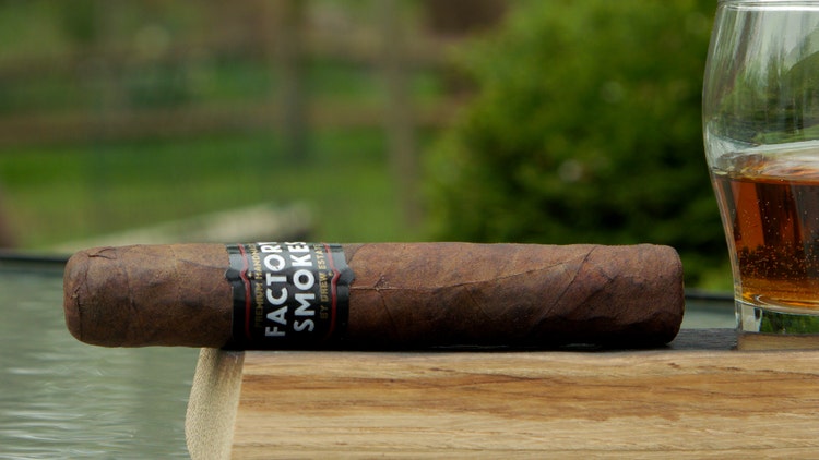 Drew Estate Factory Smokes MAduro cigar and drink combo