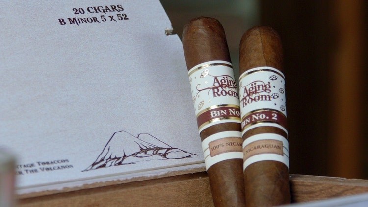 Aging Room Bin 2 C Major 2 cigars and box