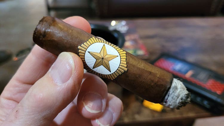 cigar advisor #nowsmoking cigar review dunbarton stillwell star holiday y2022 - by gary korb 2