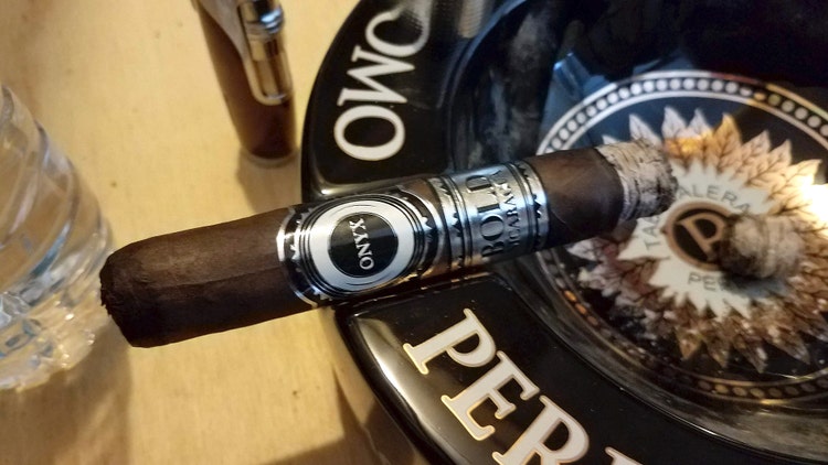 onyx bold nicaragua cigar review part 1 construction and how it smokes