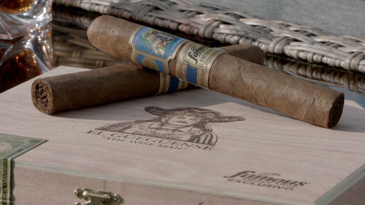 cigar advisor panel review el gueguense famous exclusivo - setup shot of cigars resting on top of their box