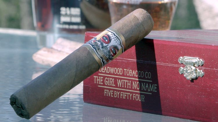 cigar advisor #nowsmoking deadwood the girl with no name - setup shot of cigar leaning on its box
