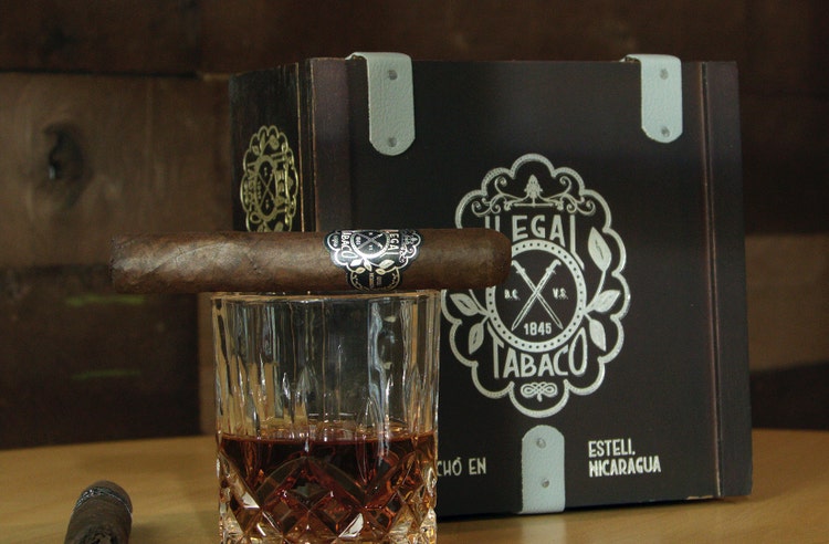 Illegal tobacco San Andres Hirochi Robaina Maduro cigar and drink pairing